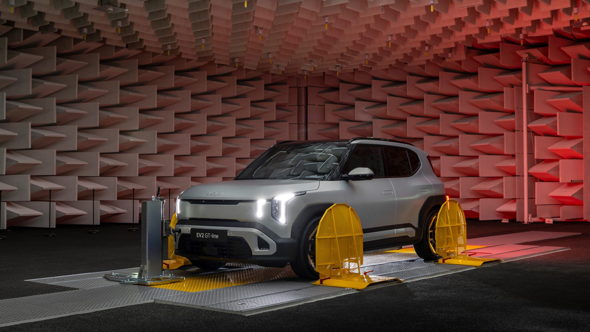 Kia EV2 GT-line in de akoestische testruimte van Kia