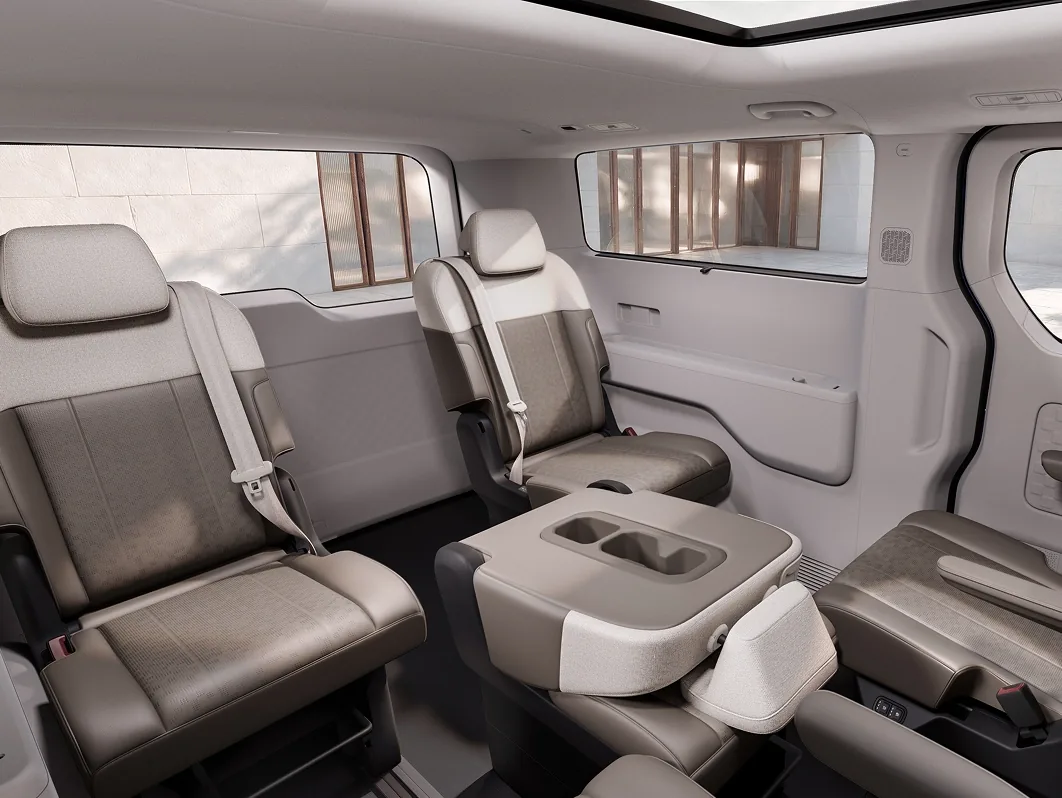 Ruim interieur van de Kia PV7 Passenger