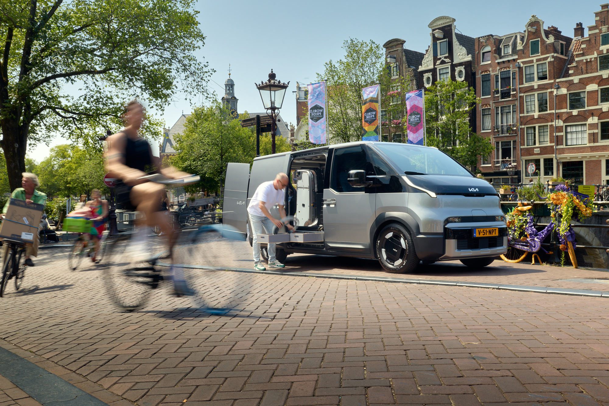 Uitladen met de Kia PV5 Cargo in Amsterdam