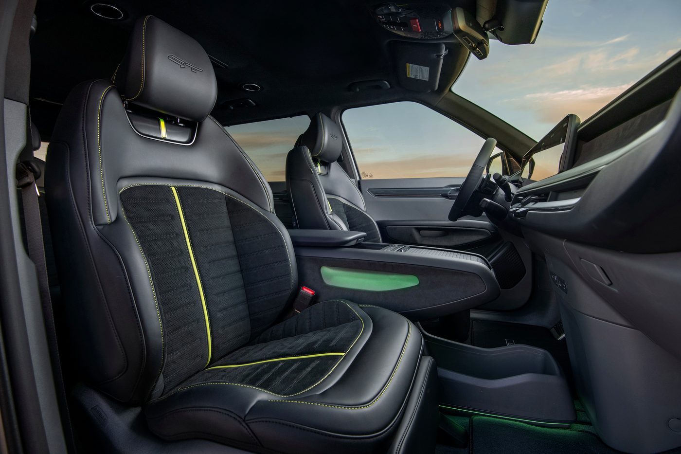 Semi-kuipstoelen met lime stiksel — Kia EV9 GT